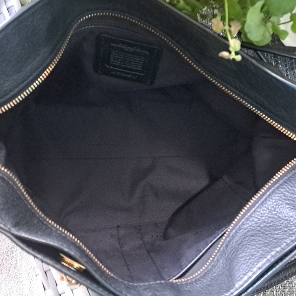 Coach Turnlock Chain 27 Black Leather Shoulder Bag 57107 Excellent Condition - Picture 10 of 12